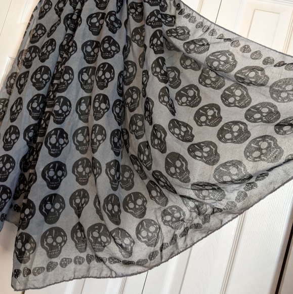 Skull Scarf - Picture 3 of 3